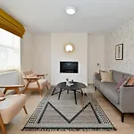 Prime Location: Modern Flat In Chelsea By Landin