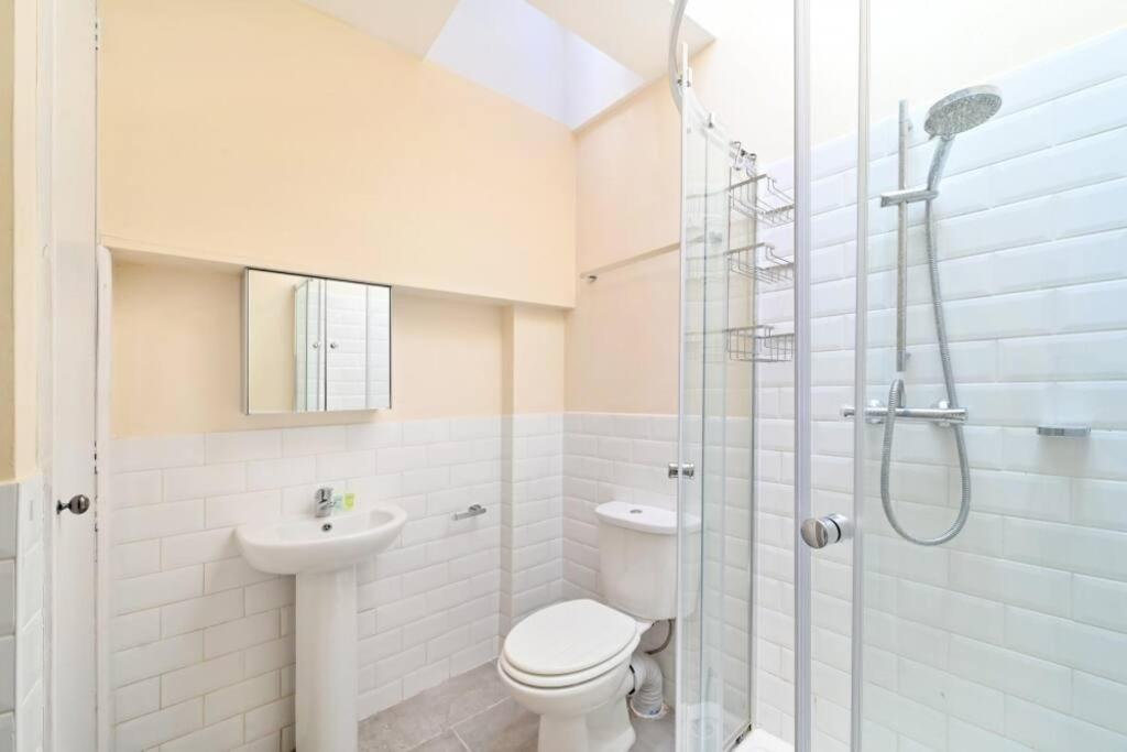 Prime Location: Modern Flat In Chelsea By Landin * Londra